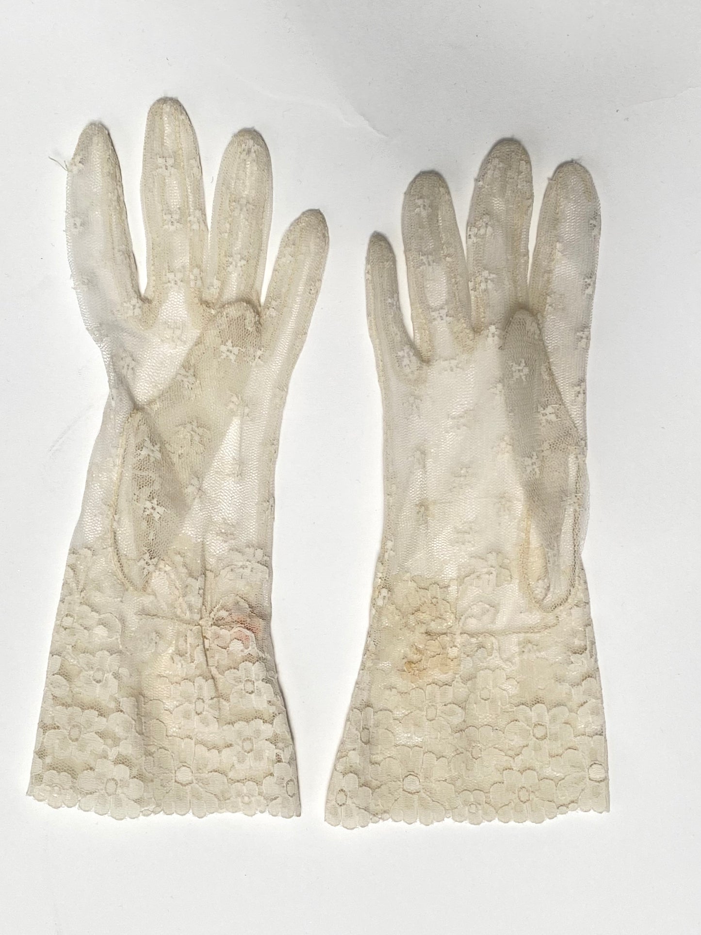 Chantilly Lace Gloves