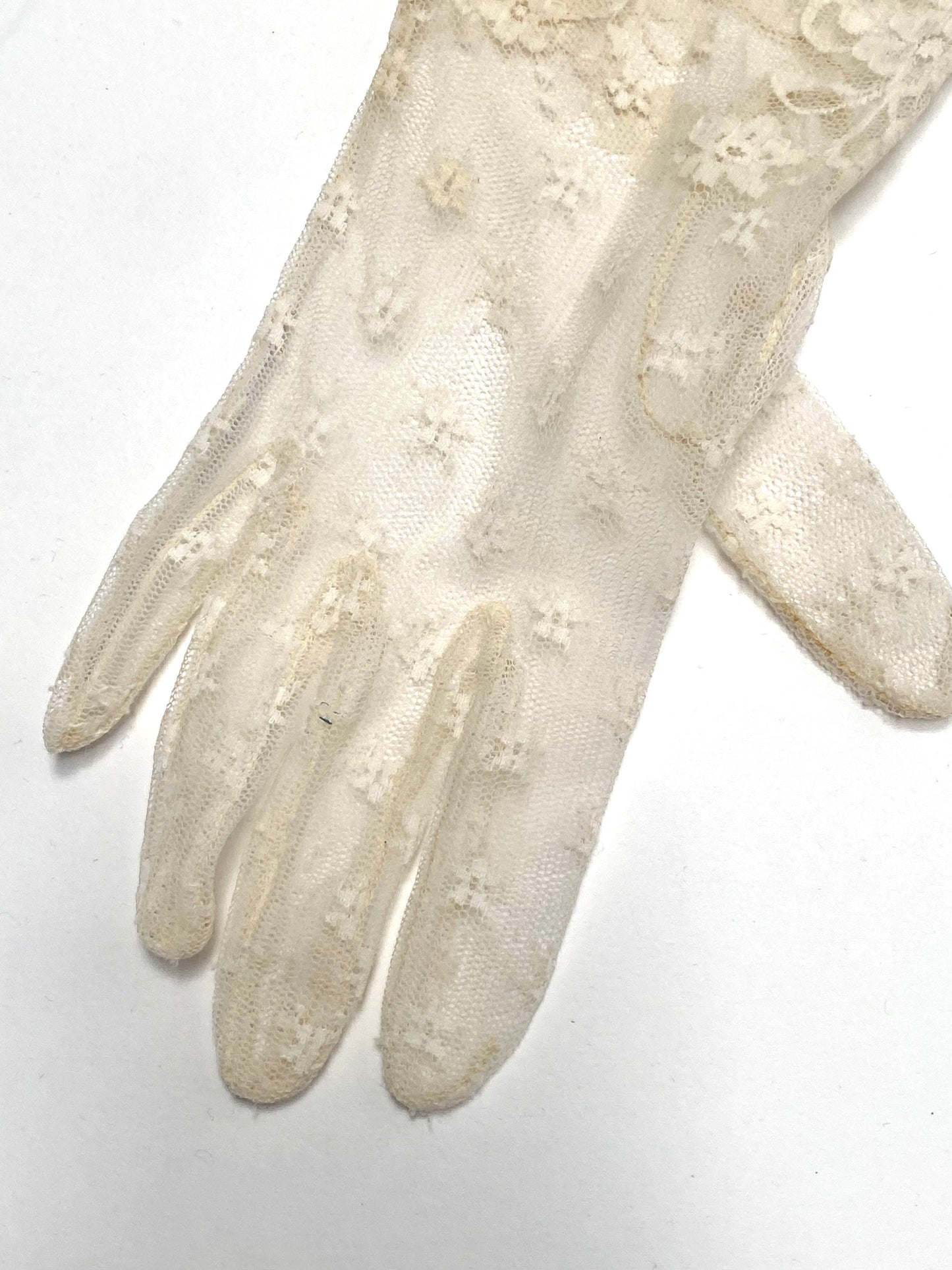 Chantilly Lace Gloves