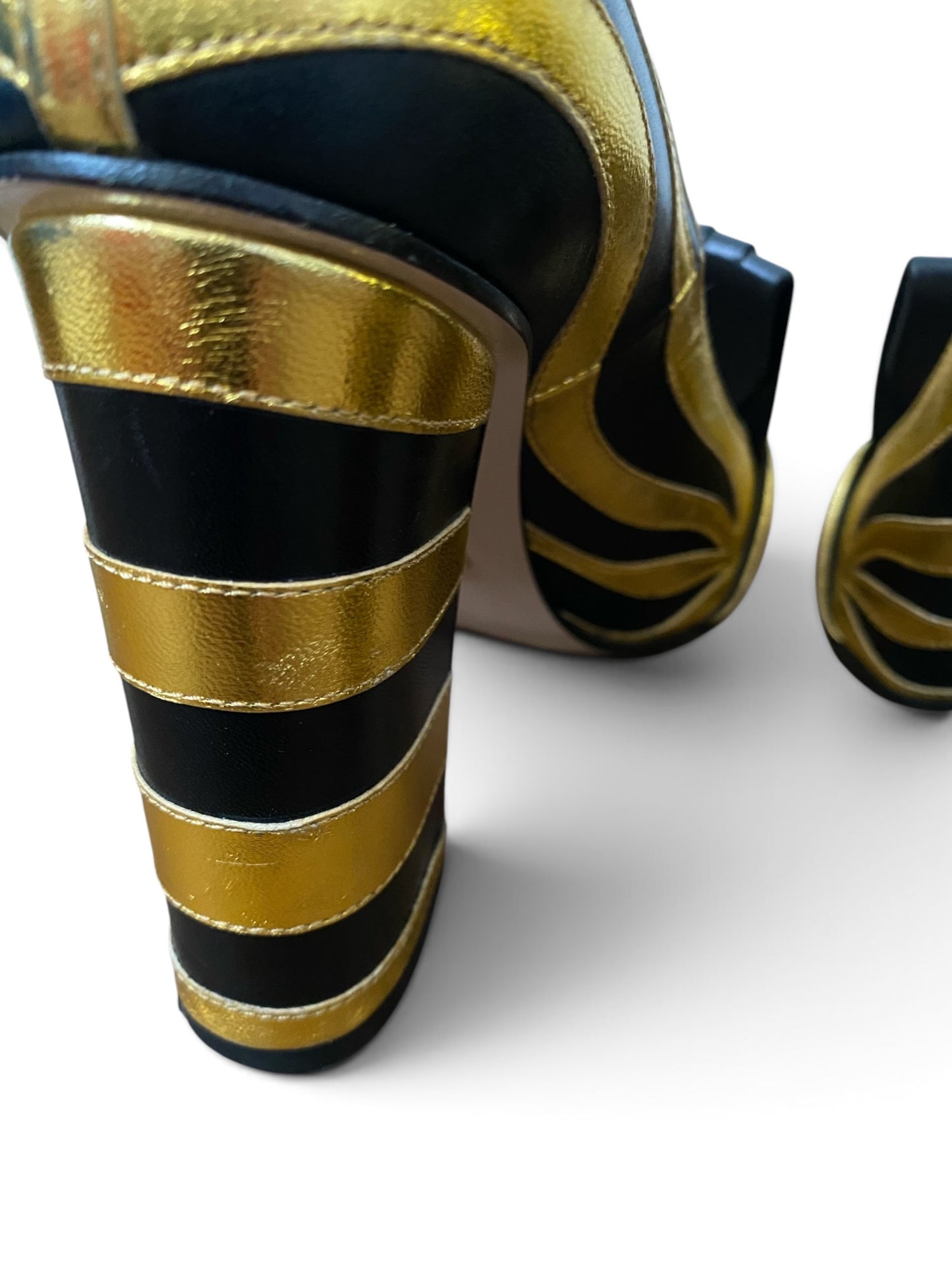 Gucci Marmont Pumps Gold and Black Flame