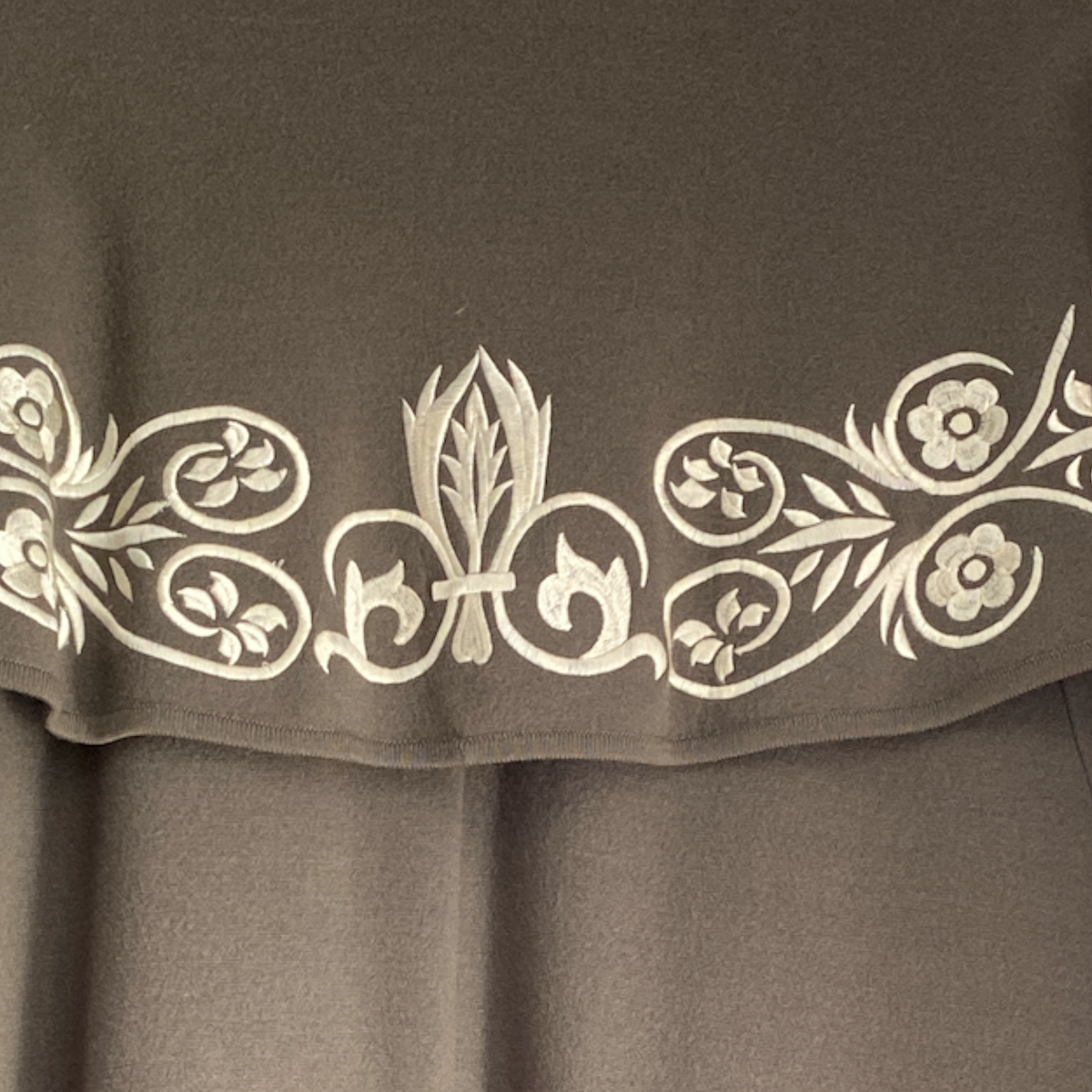 Andrea Jovine Taupe Coat Cape Collar Embroidery
